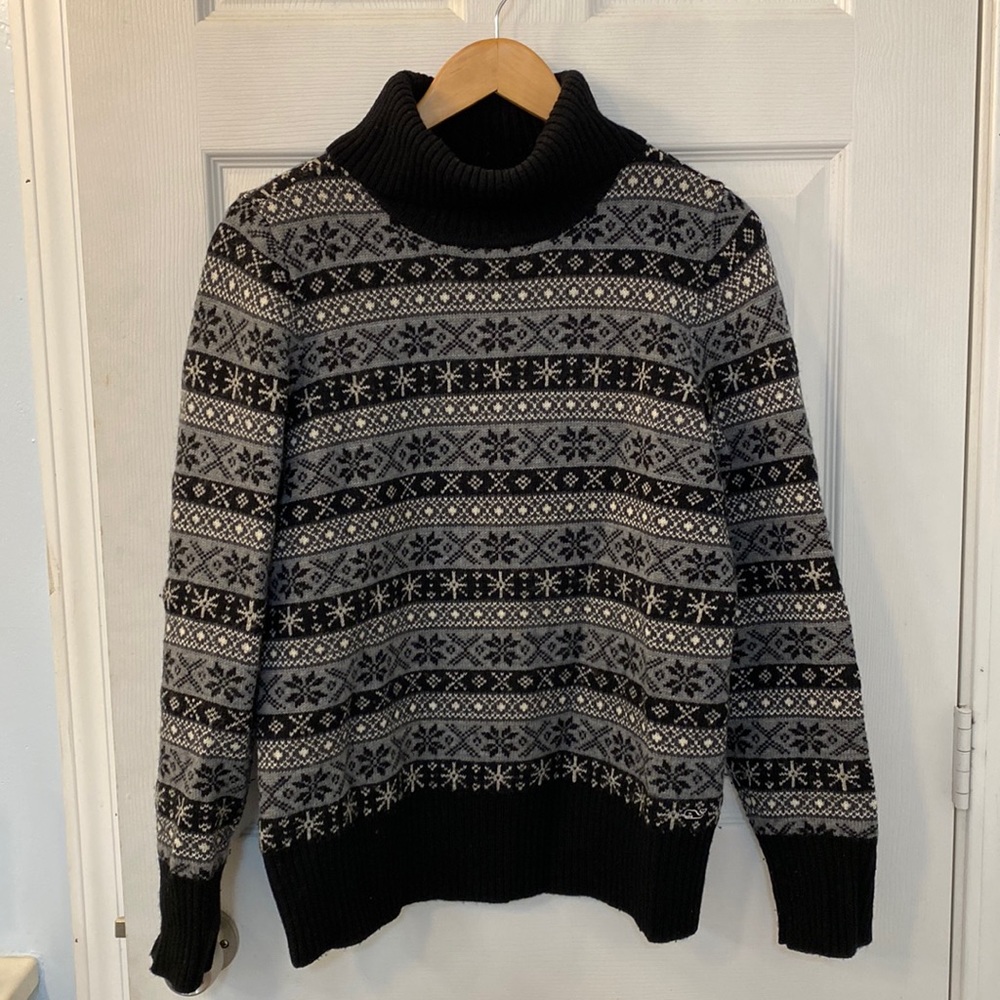 Vineyard Vines fair isle turtleneck 100% merino wool sweater Lg. So comfy!